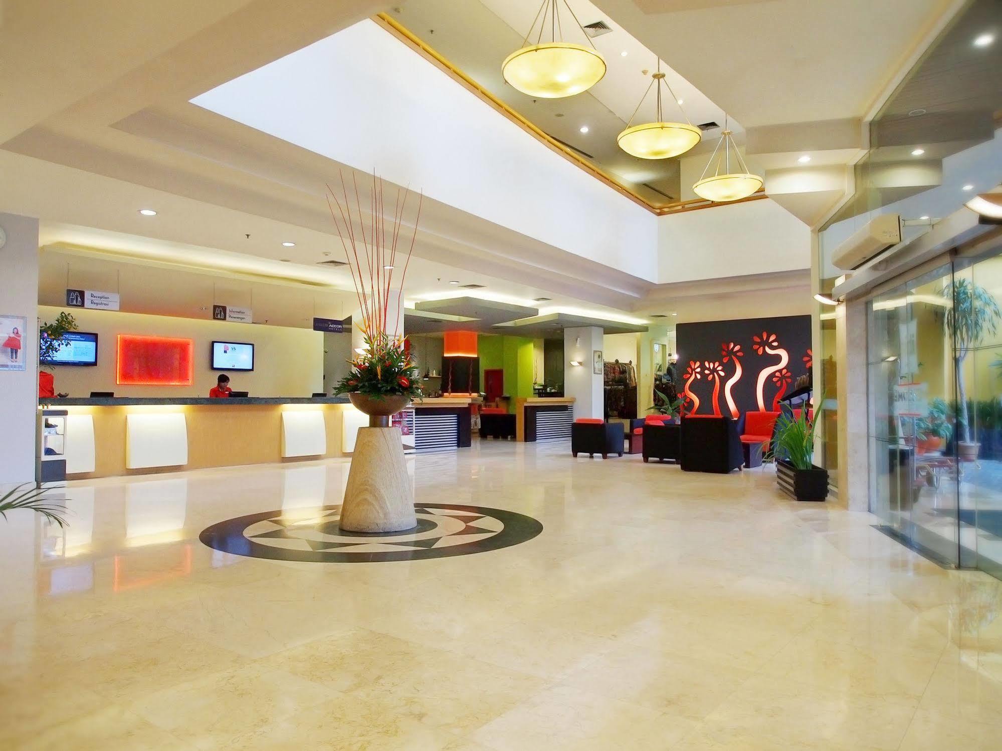 Hotel Ibis Malioboro à Yogyakarta Extérieur photo