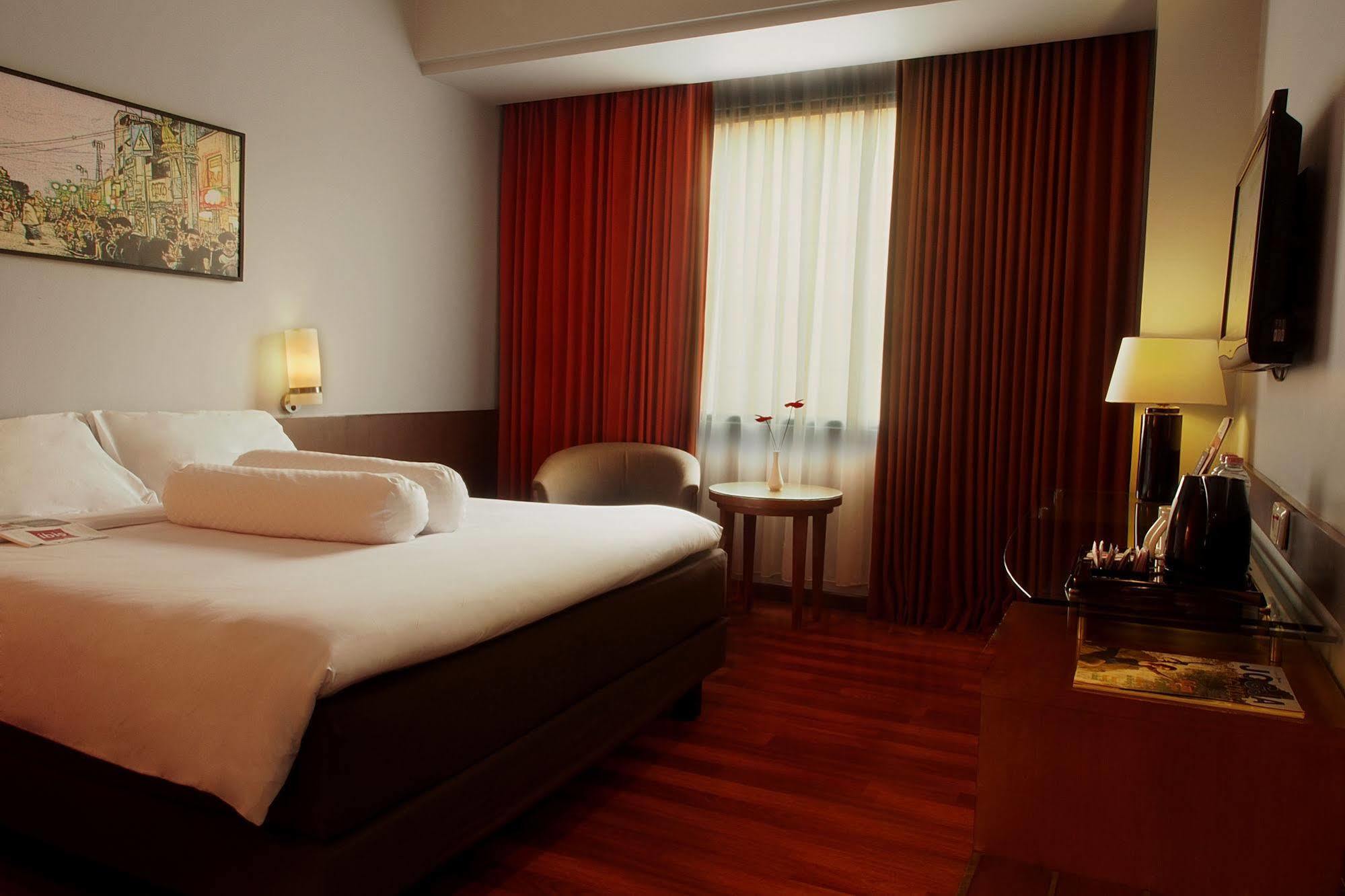 Hotel Ibis Malioboro à Yogyakarta Extérieur photo
